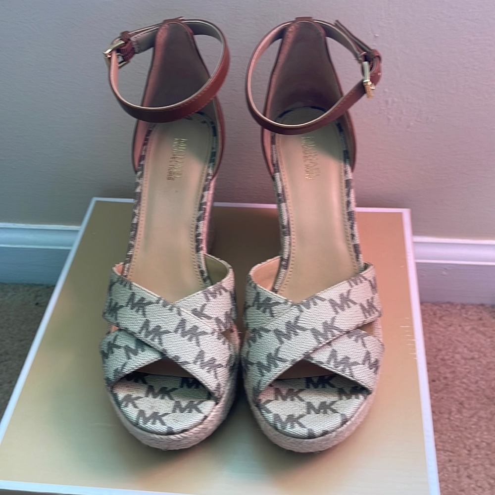 Michael Kors Eleanora wedge Size 7.5